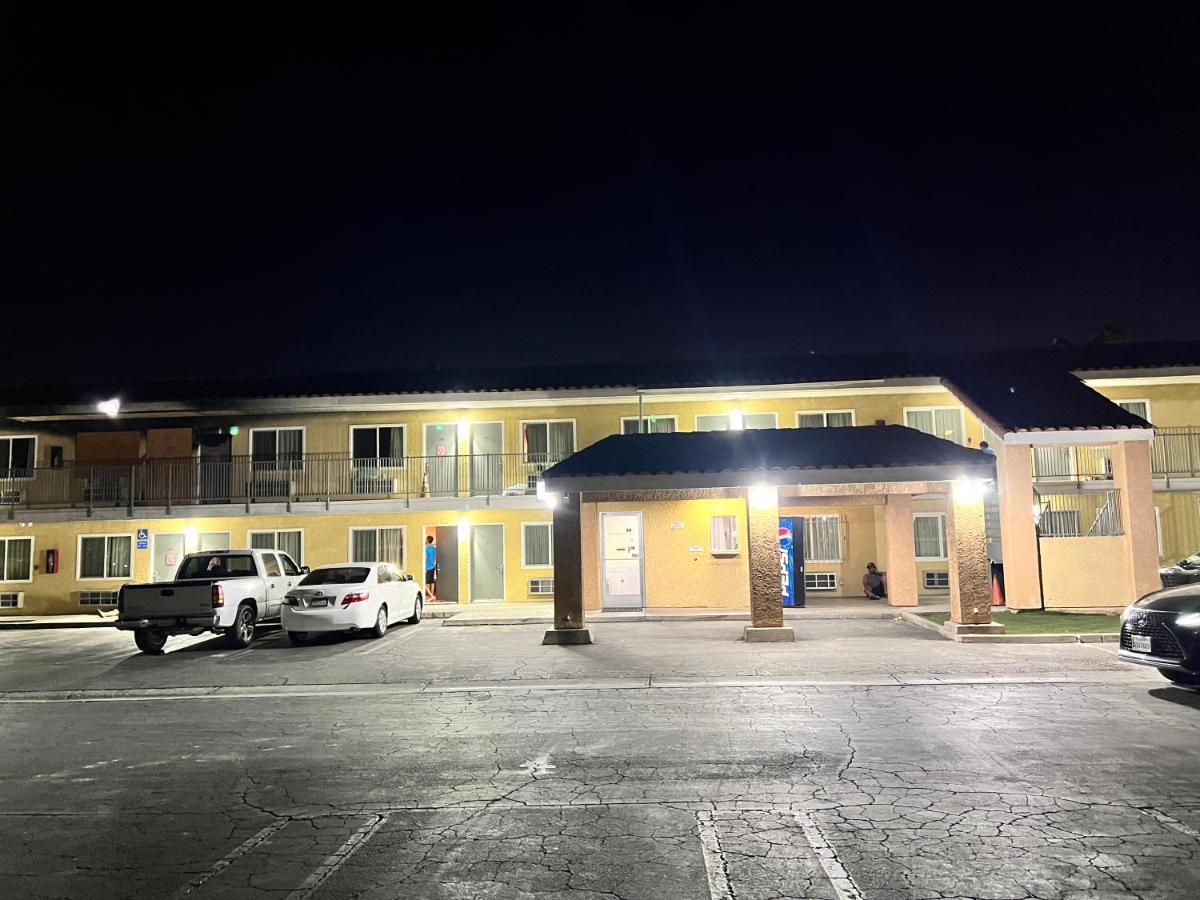 6 Hemet, Ca Hotel