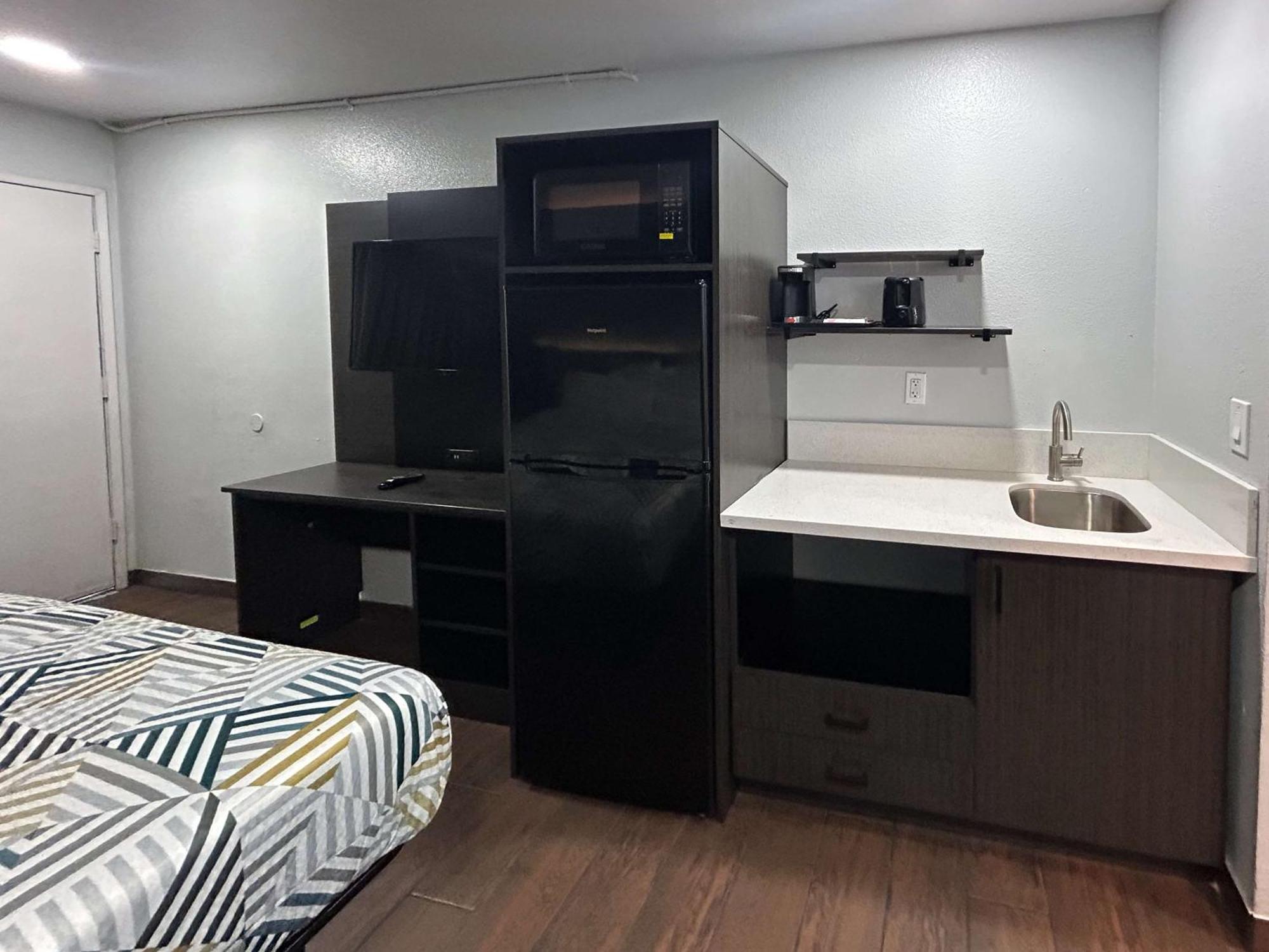 6 Hemet, Ca Hotel 2*