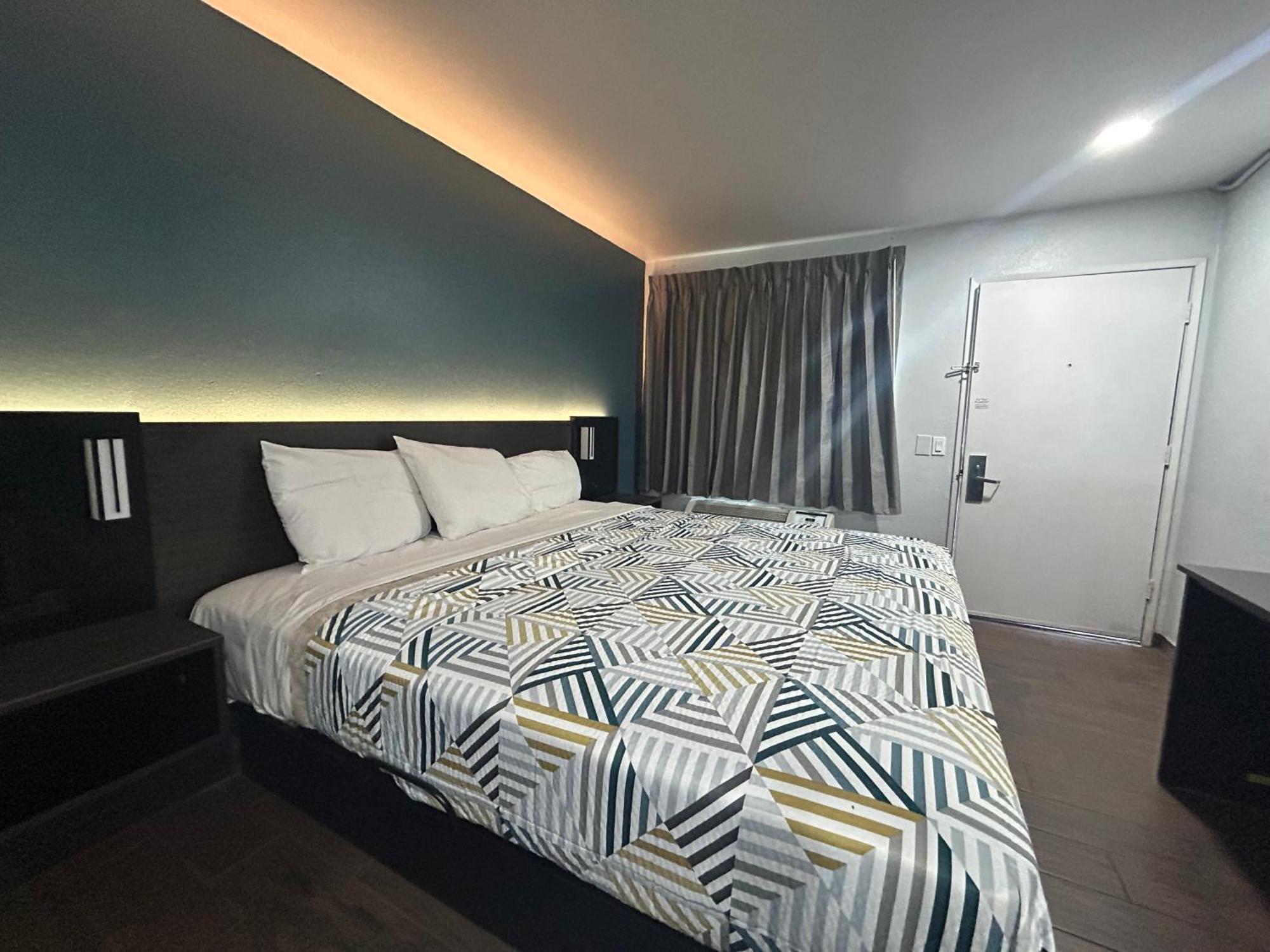 Hotel 6 Hemet, Ca