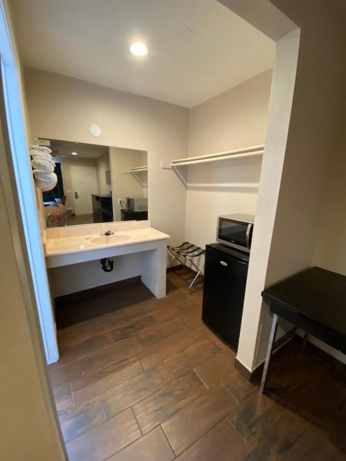 6 Hemet, Ca 2*