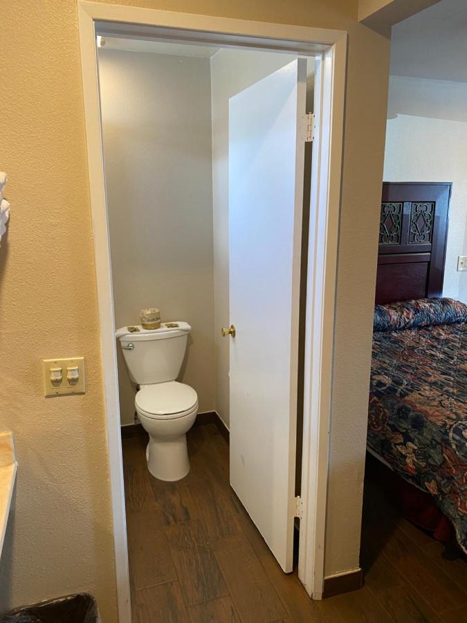6 Hemet, Ca 2* Hemet