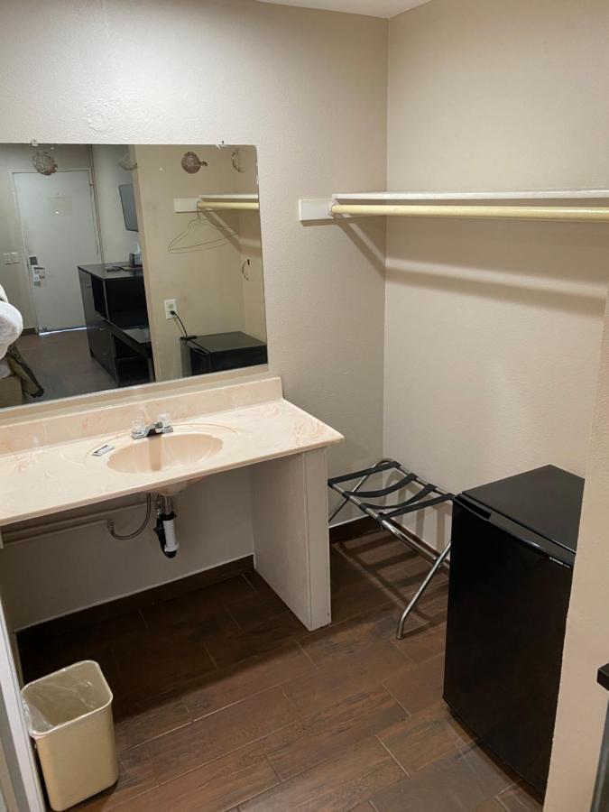 6 Hemet, Ca Hotel 2*