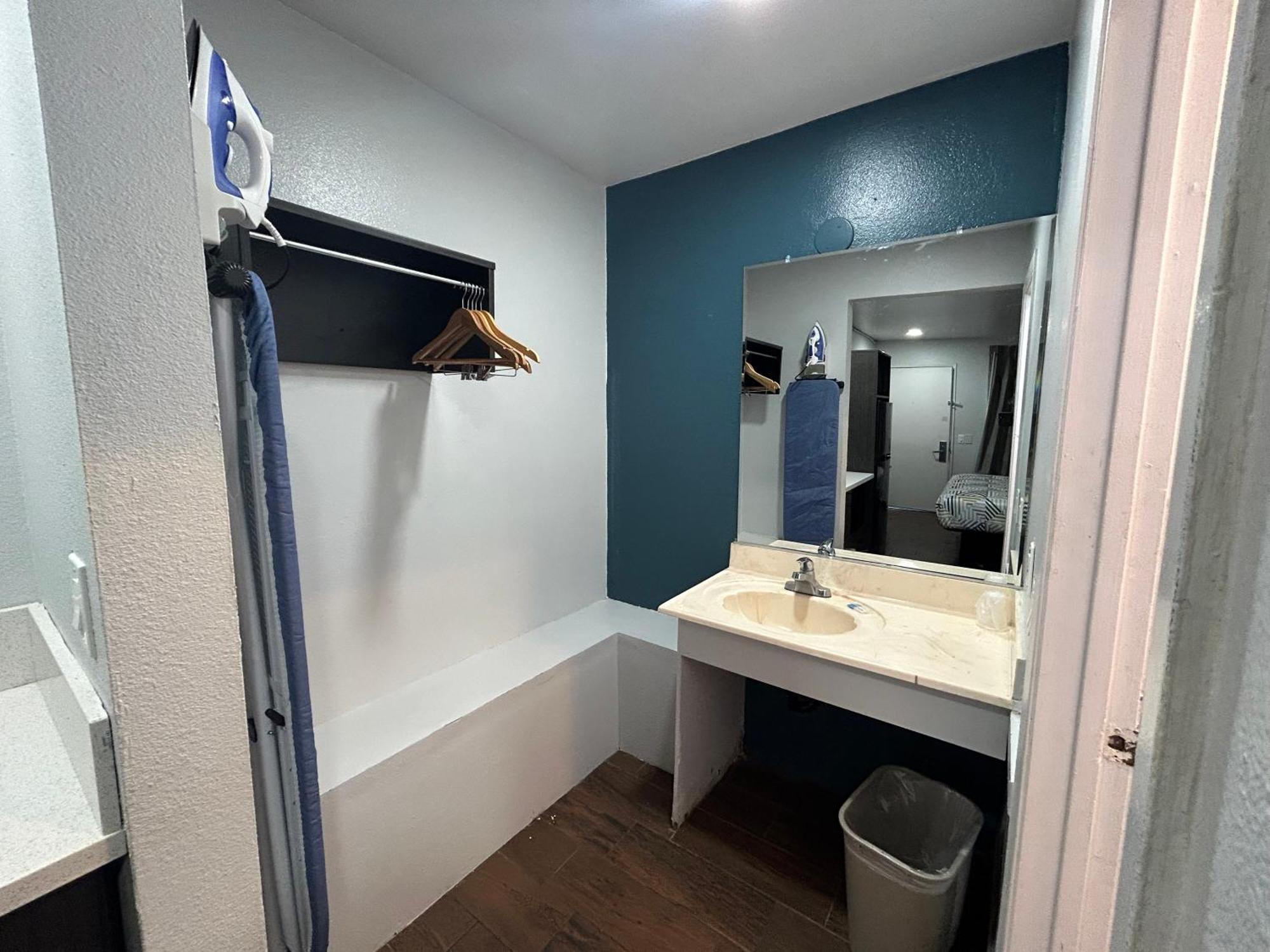 Hotel 6 Hemet, Ca