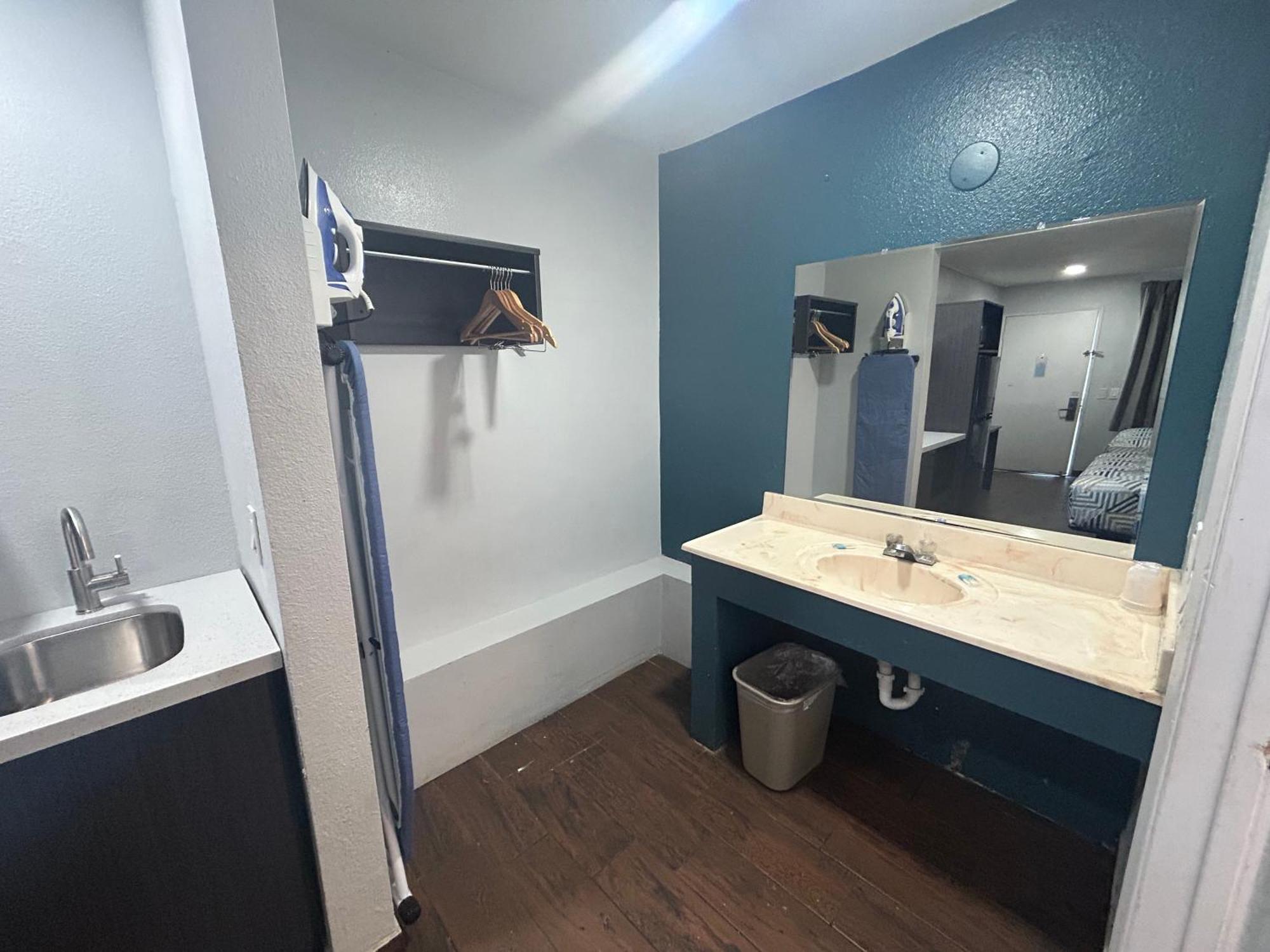 6 Hemet, Ca