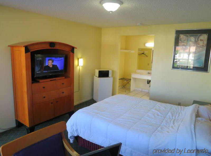 6 Hemet, Ca Hotel 2*