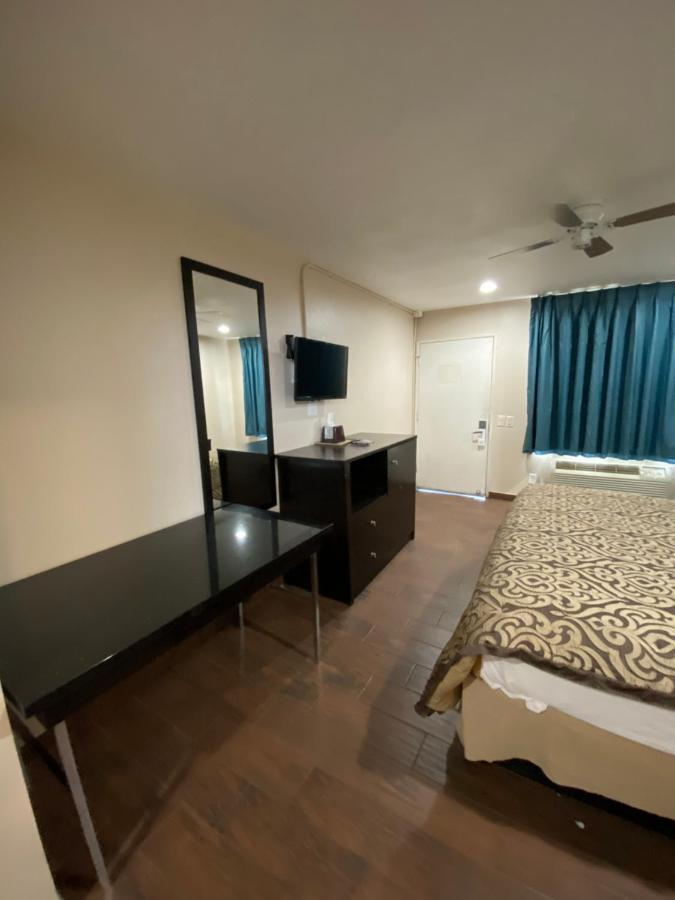 6 Hemet, Ca Hotel Hemet