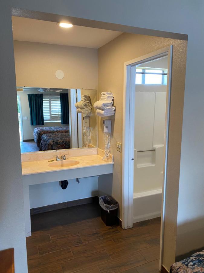 6 Hemet, Ca 2* Hemet