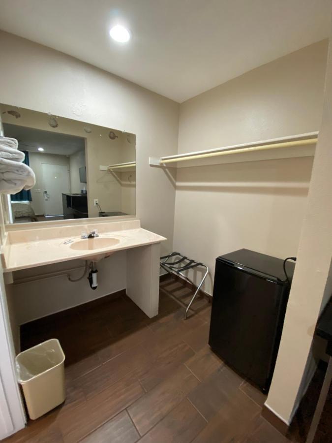 Hotel 6 Hemet, Ca 2*