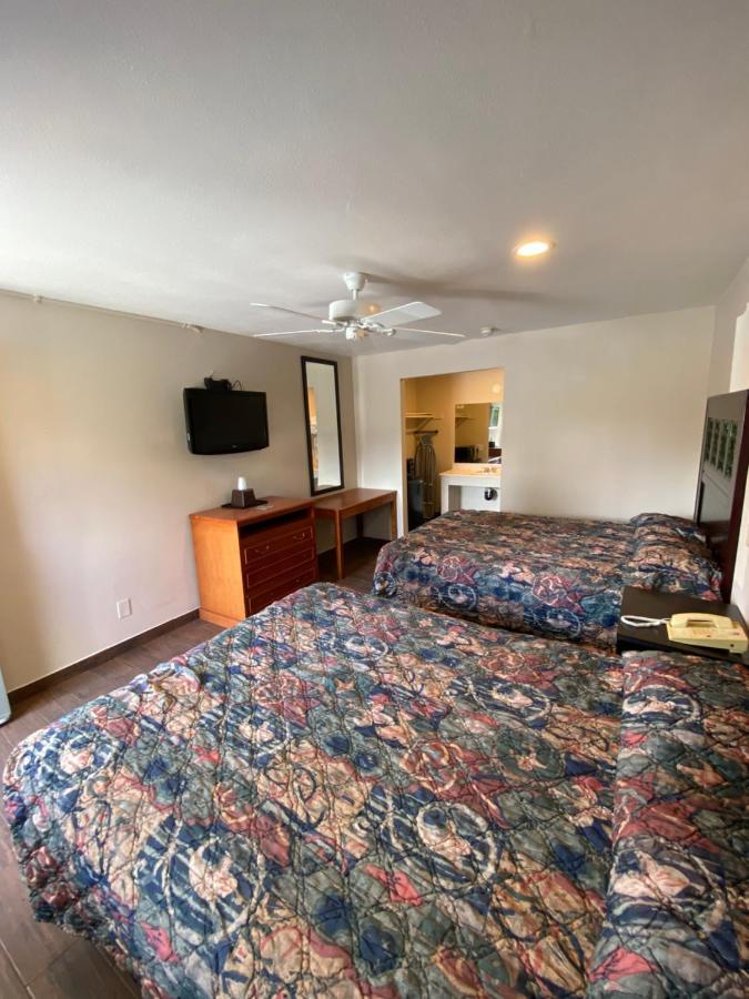 6 Hemet, Ca Hotel Hemet