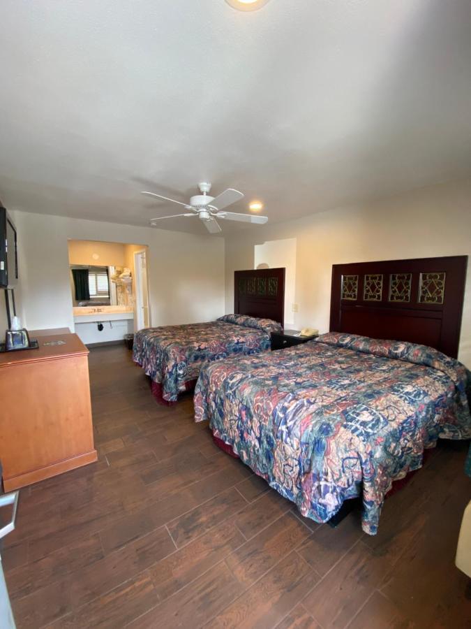 6 Hemet, Ca 2* Hemet